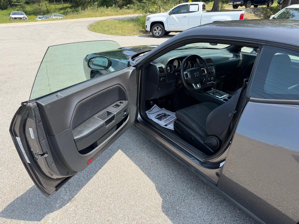 2014 Dodge Challenger Image 8