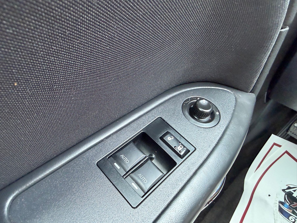 2014 Dodge Challenger Image 19