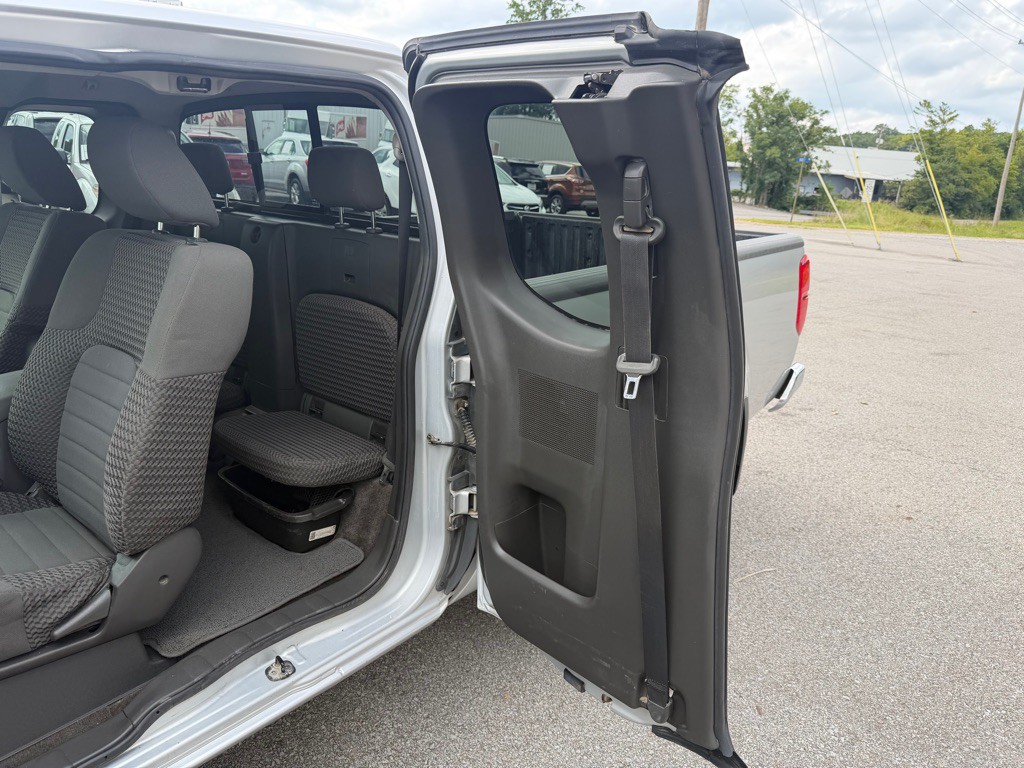 2011 Nissan Frontier Image 10