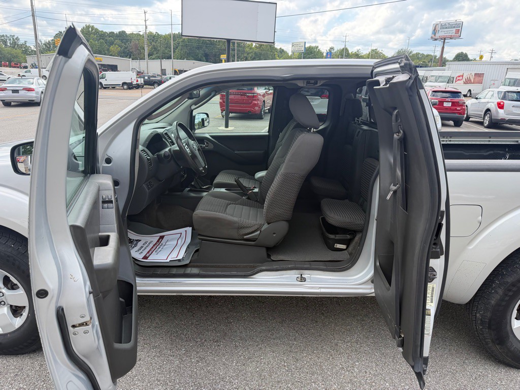 2011 Nissan Frontier Image 11