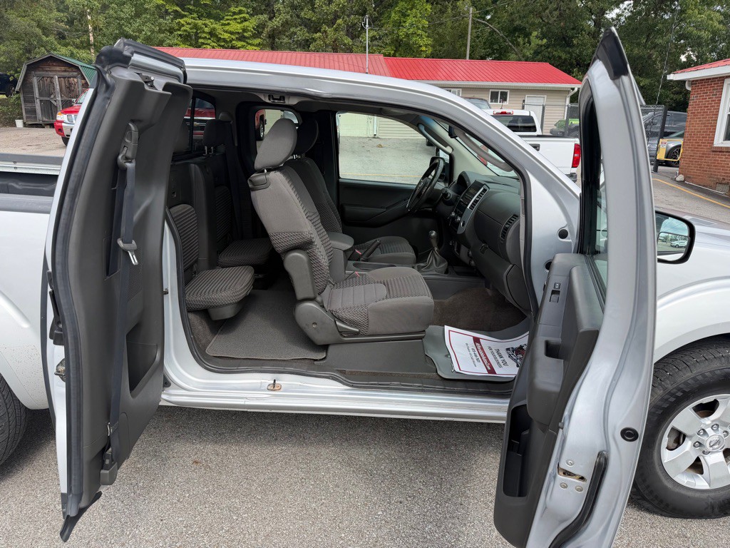 2011 Nissan Frontier Image 14