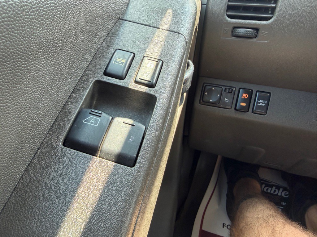 2011 Nissan Frontier Image 17