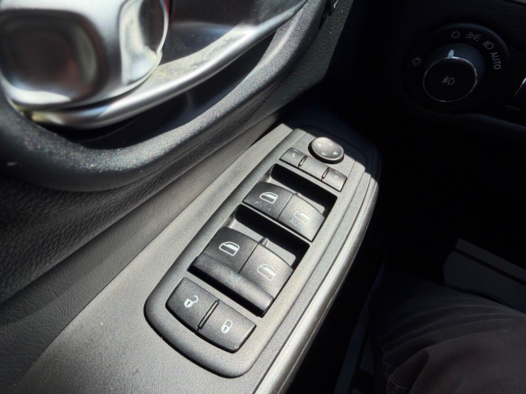 2014 Jeep Cherokee Image 24