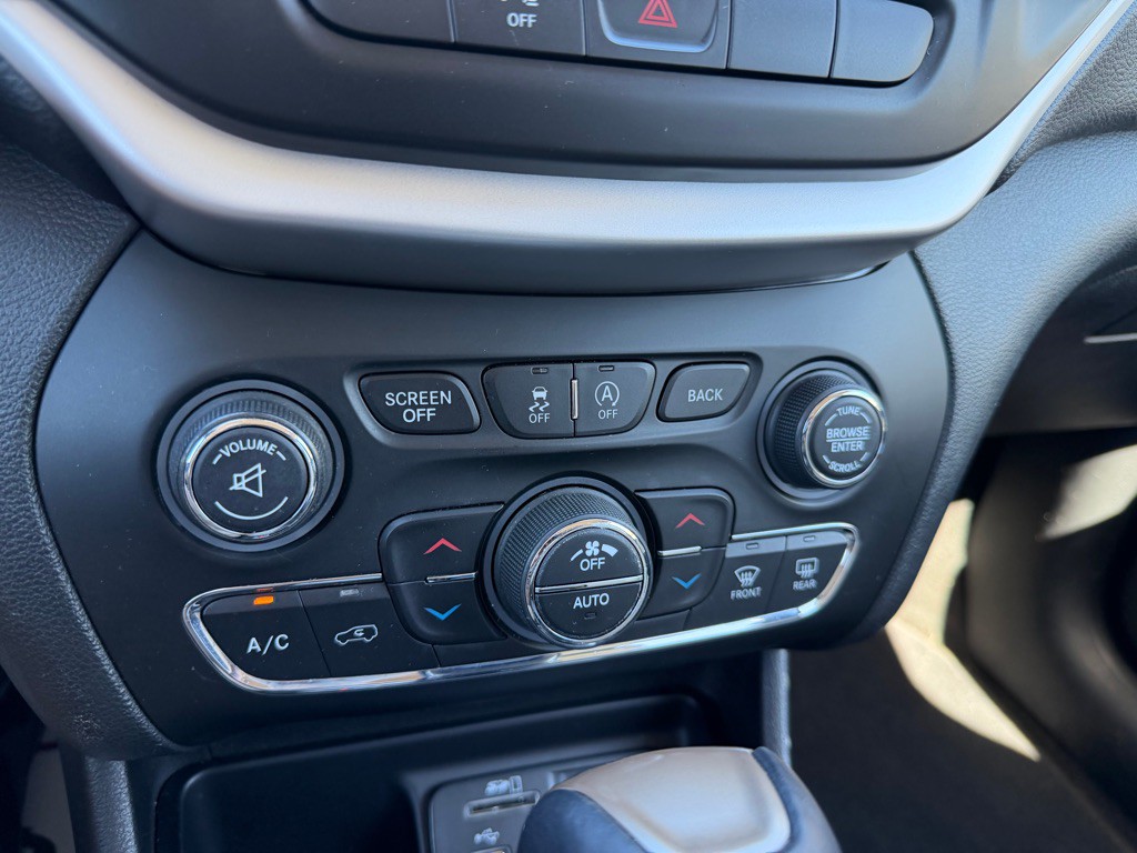 2015 Jeep Cherokee Image 22