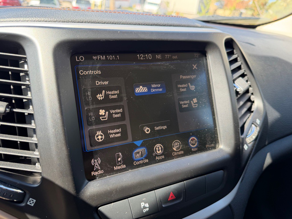 2015 Jeep Cherokee Image 25