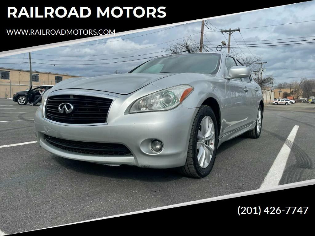 2011 INFINITI M37 Image 1