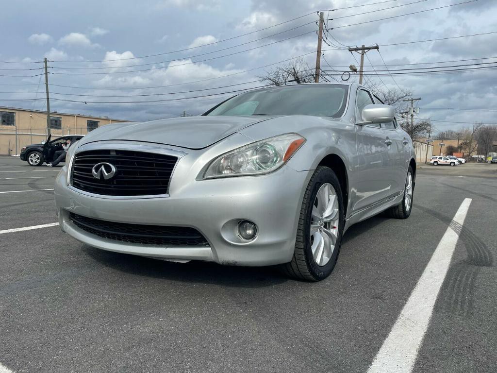 2011 INFINITI M37 Image 2