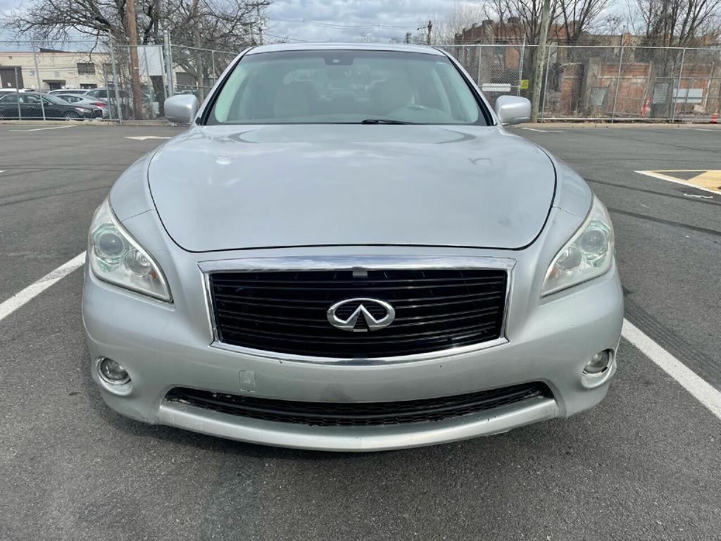 2011 INFINITI M37 Image 3