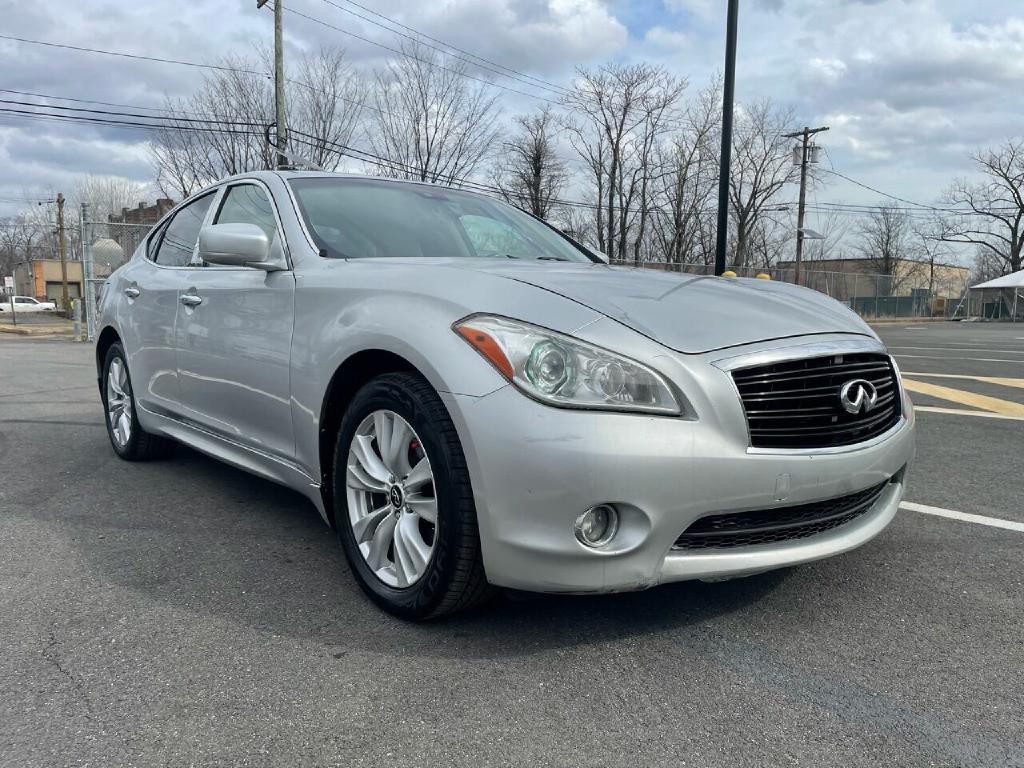 2011 INFINITI M37 Image 4