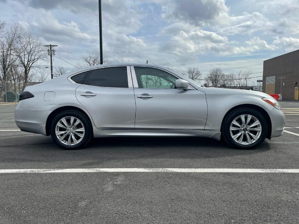 2011 INFINITI M37 Image 5