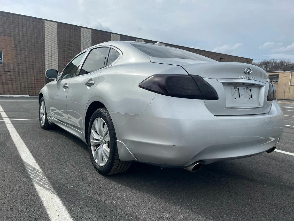 2011 INFINITI M37 Image 8