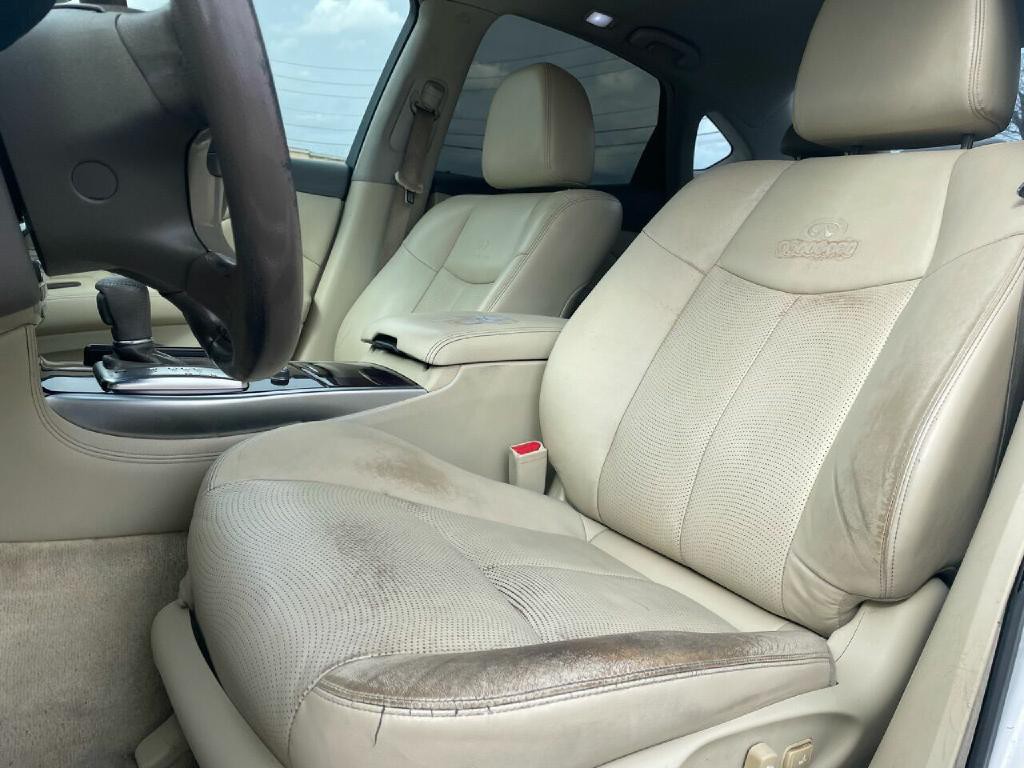 2011 INFINITI M37 Image 10
