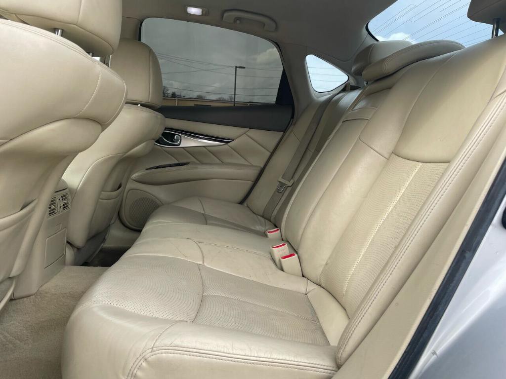 2011 INFINITI M37 Image 13