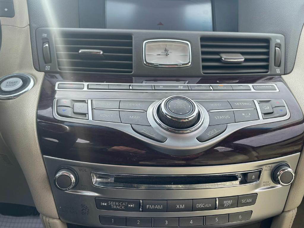 2011 INFINITI M37 Image 15