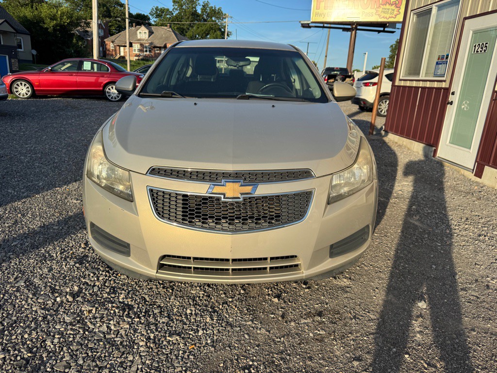 2011 Chevrolet Cruze Image 2