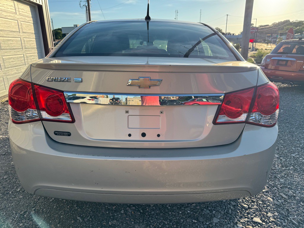 2011 Chevrolet Cruze Image 4