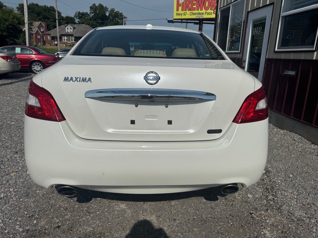 2011 Nissan Maxima Image 2