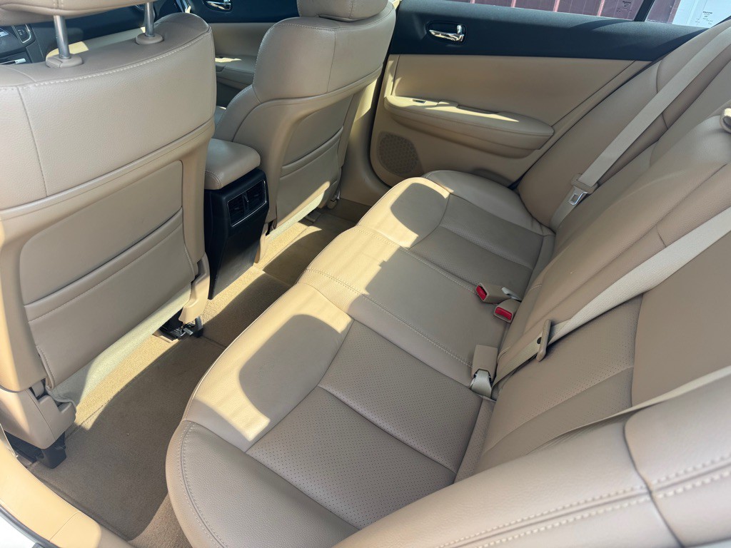 2011 Nissan Maxima Image 10