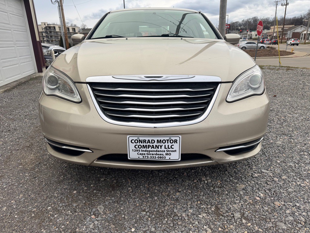 2014 Chrysler 200 Image 2