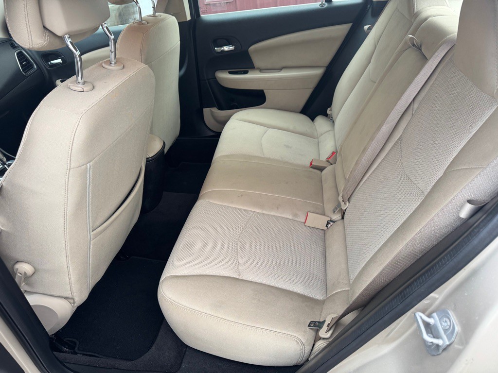 2014 Chrysler 200 Image 6