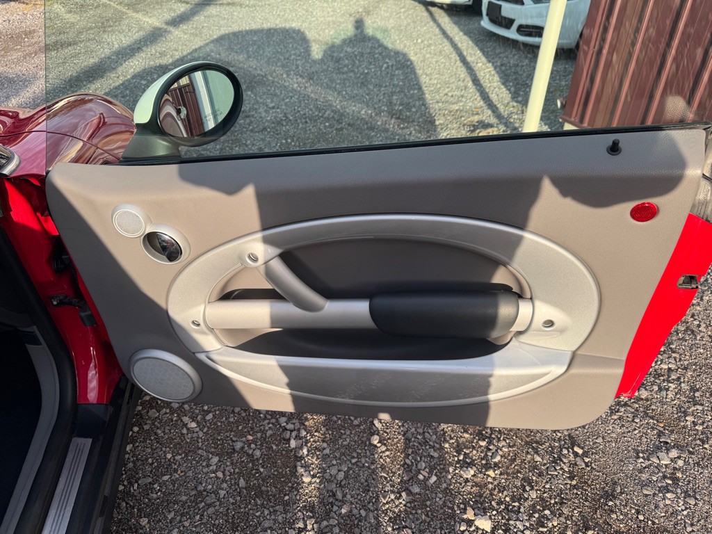 2004 MINI Cooper Image 6