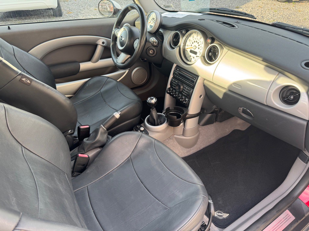 2004 MINI Cooper Image 7