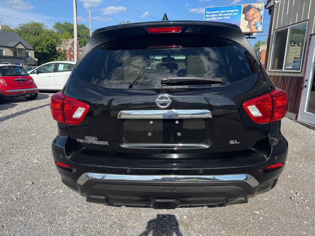 2019 Nissan Pathfinder Image 2