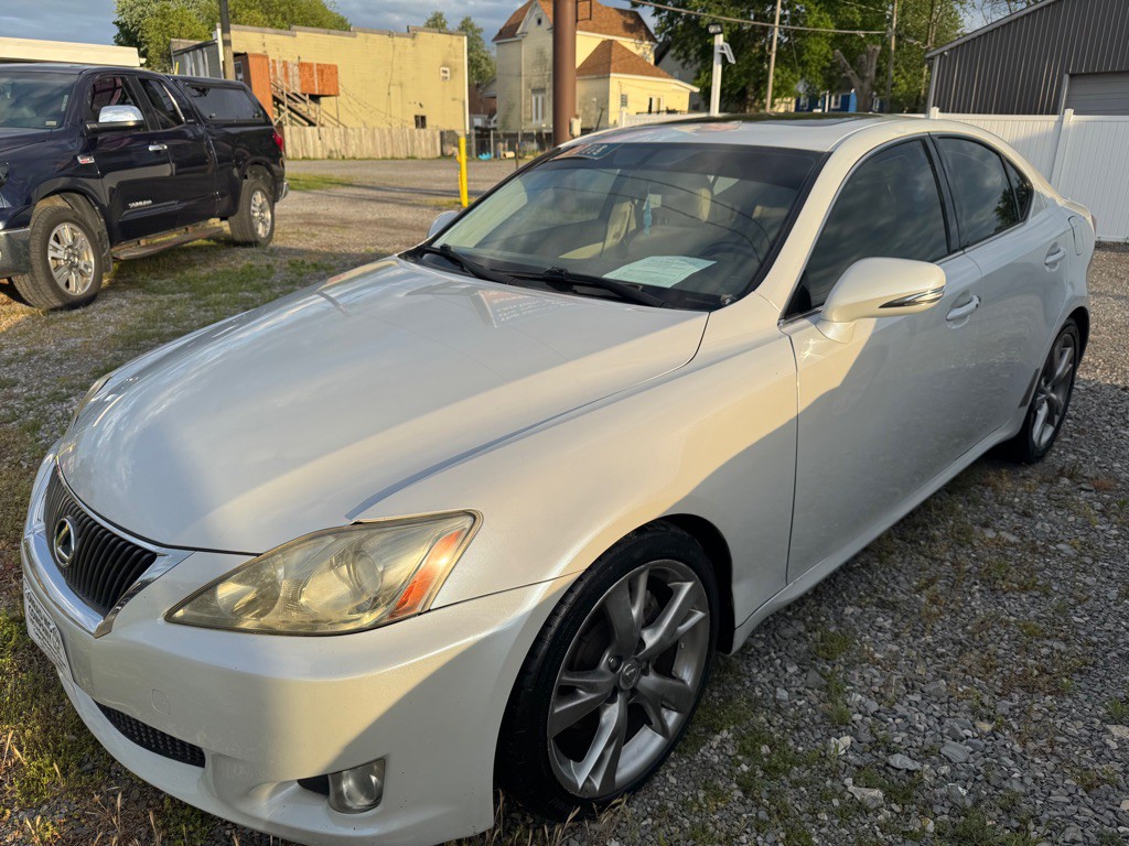 2010 Lexus IS Image 3