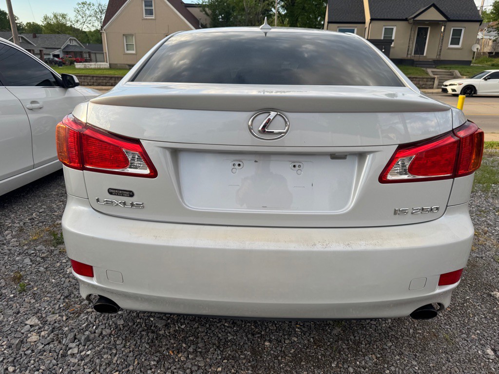 2010 Lexus IS Image 4