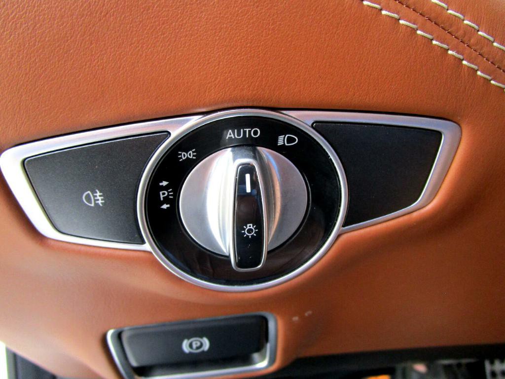 2016 Mercedes-Benz S-Class Image 25