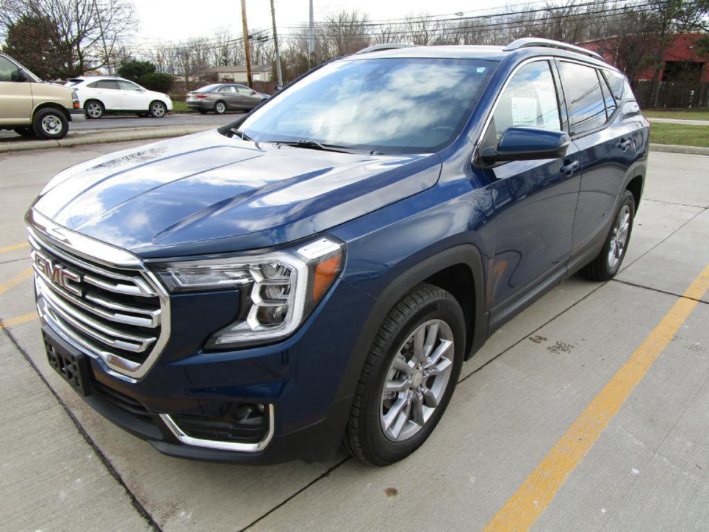 2022 GMC Terrain Image 2