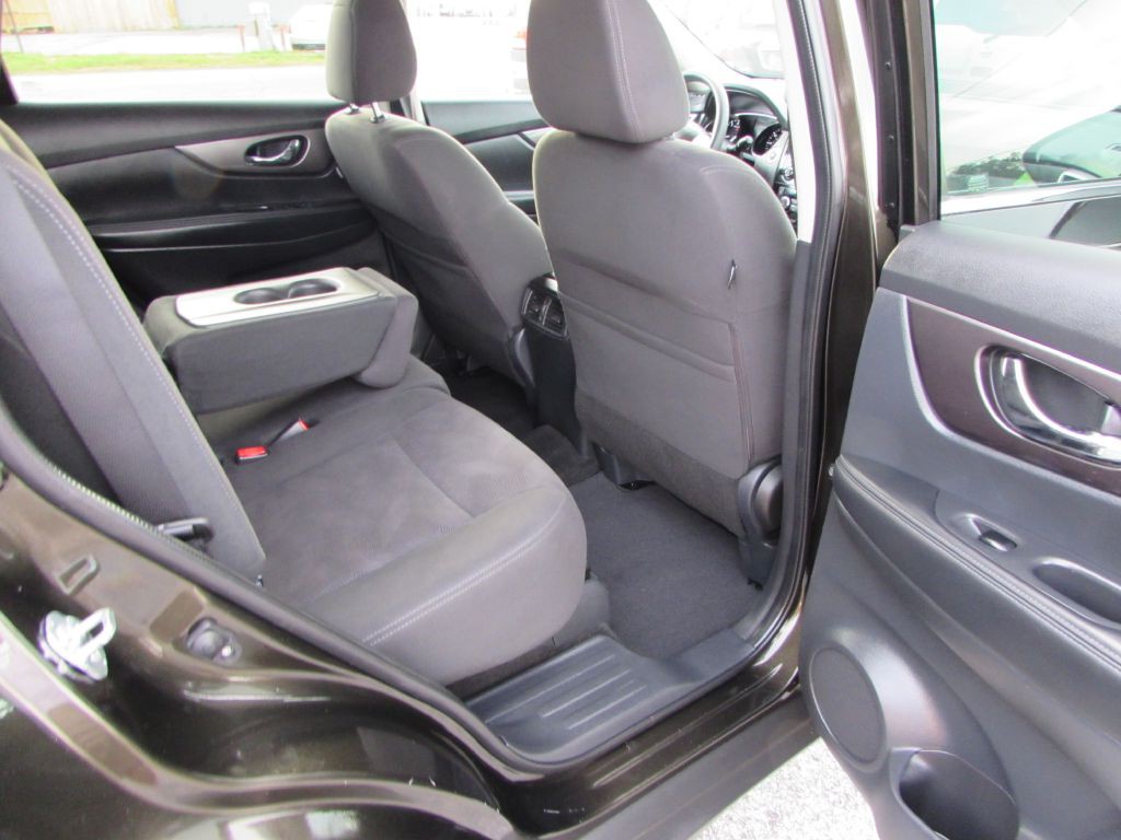 2016 Nissan Rogue Image 17