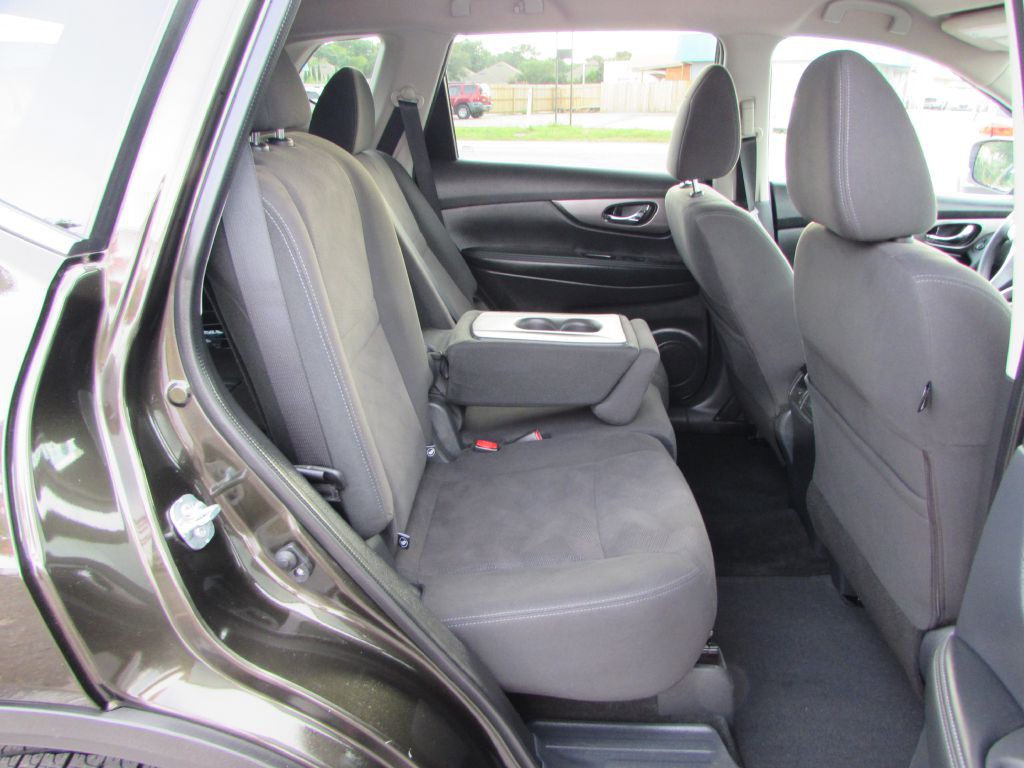 2016 Nissan Rogue Image 18
