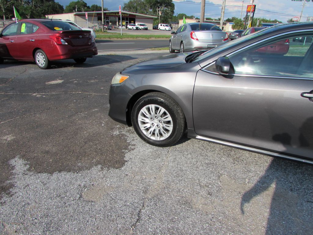 2012 Toyota Camry Image 2