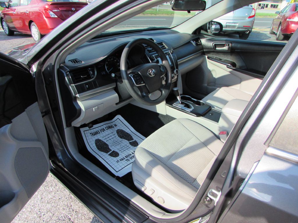 2012 Toyota Camry Image 6