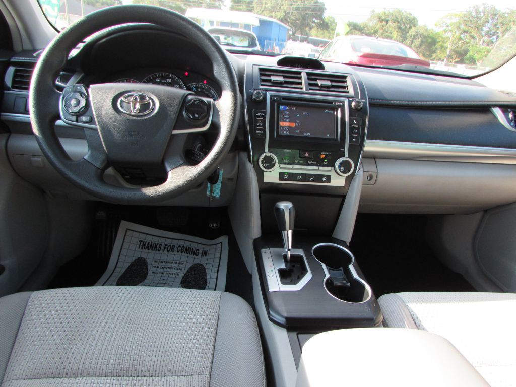 2012 Toyota Camry Image 9