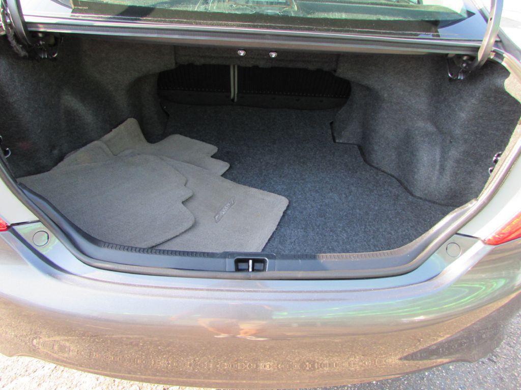 2012 Toyota Camry Image 12