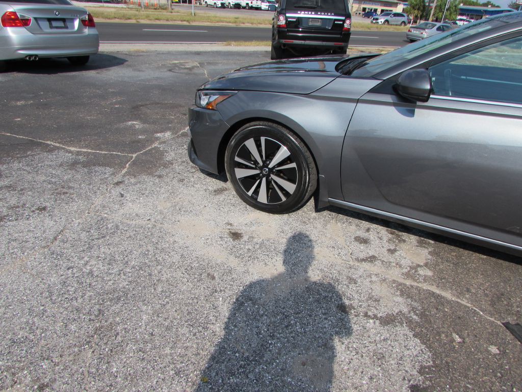 2020 Nissan Altima Image 2