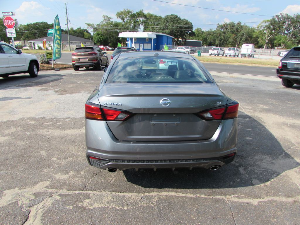 2020 Nissan Altima Image 12