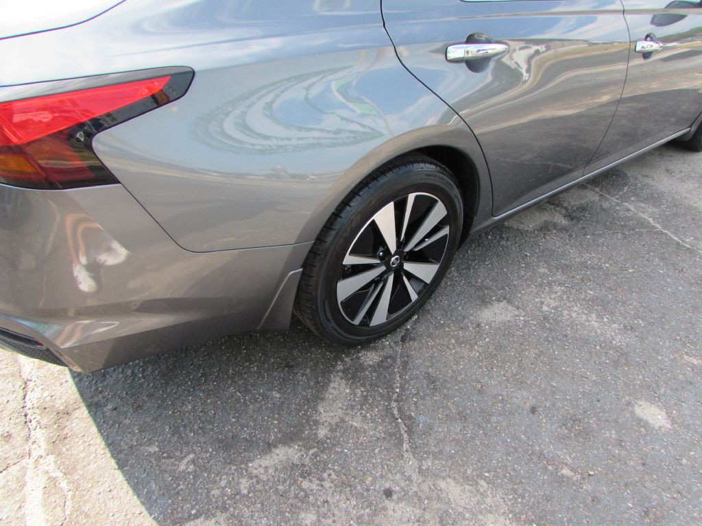 2020 Nissan Altima Image 15
