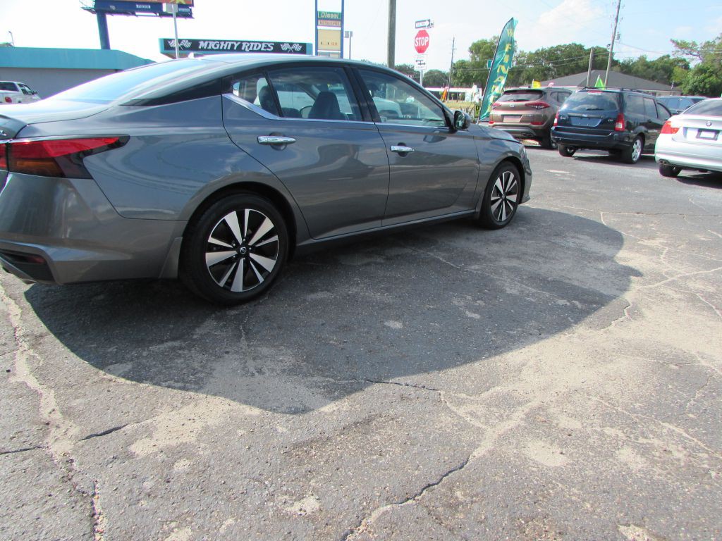 2020 Nissan Altima Image 25