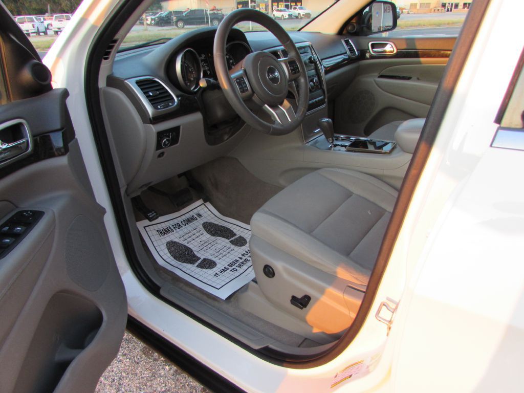 2011 Jeep Grand Cherokee Image 6