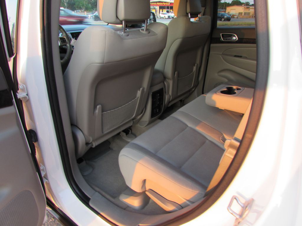 2011 Jeep Grand Cherokee Image 7