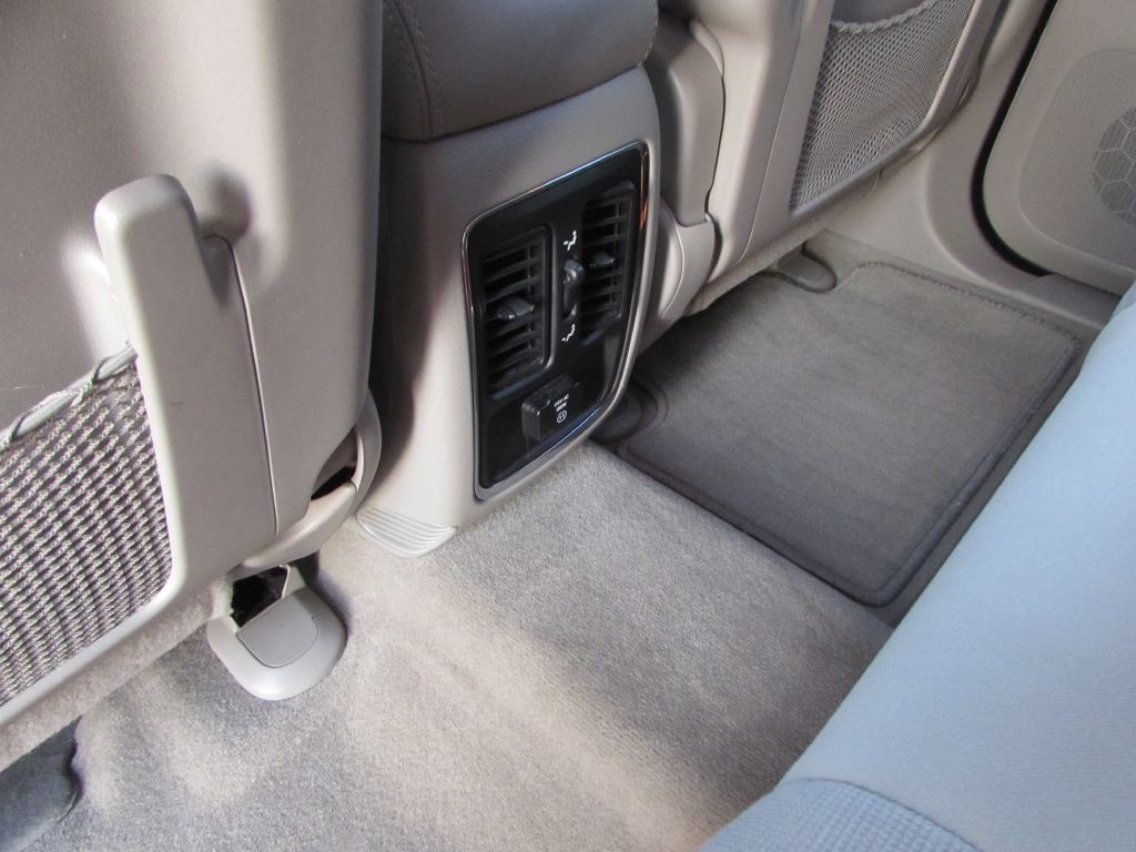 2011 Jeep Grand Cherokee Image 8