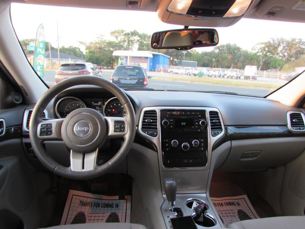 2011 Jeep Grand Cherokee Image 9