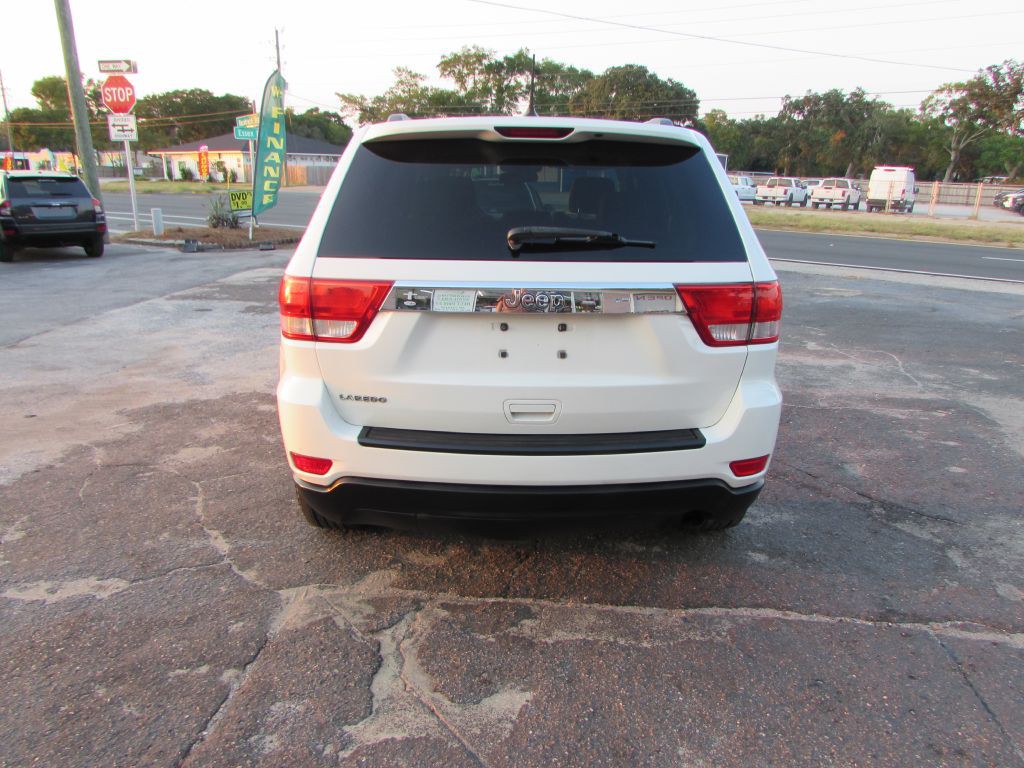 2011 Jeep Grand Cherokee Image 11