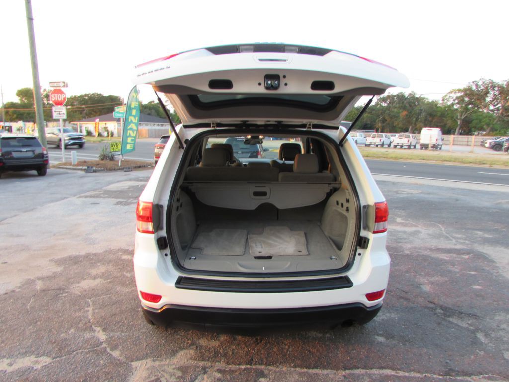 2011 Jeep Grand Cherokee Image 12