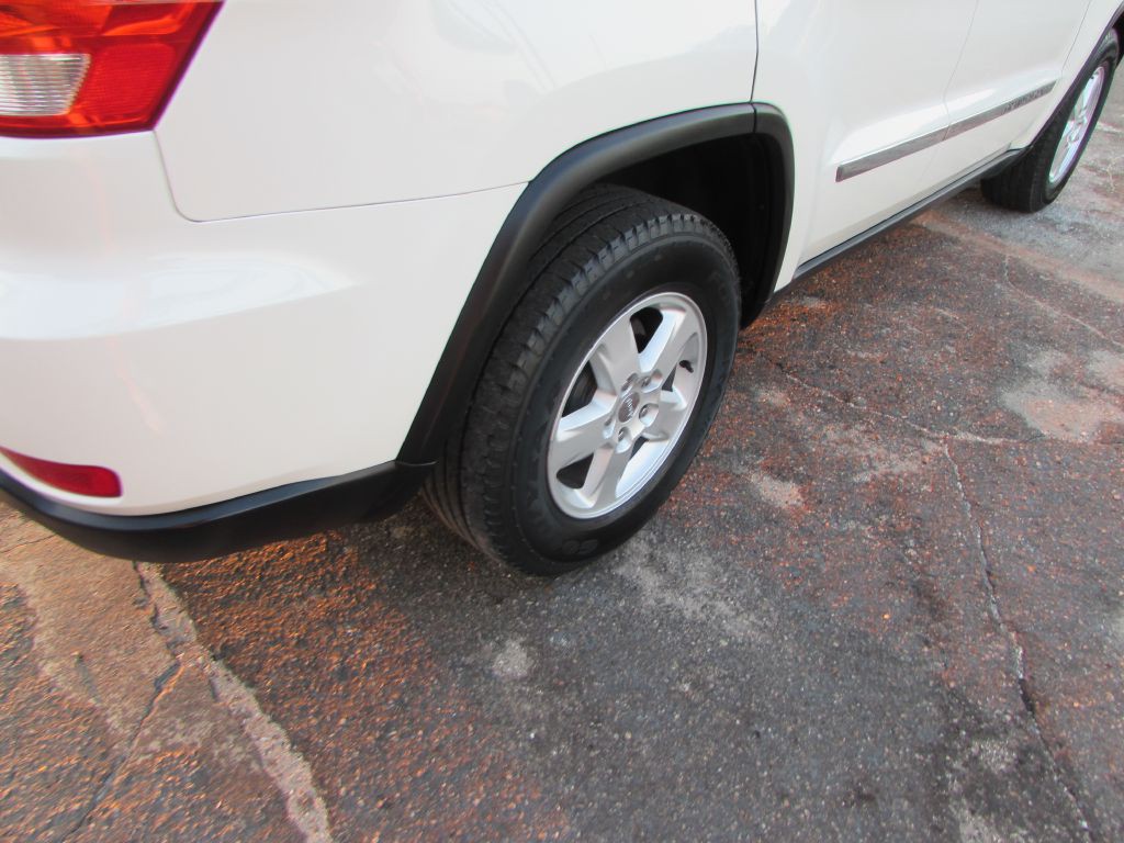 2011 Jeep Grand Cherokee Image 14