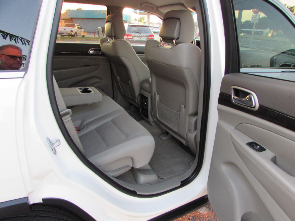 2011 Jeep Grand Cherokee Image 15