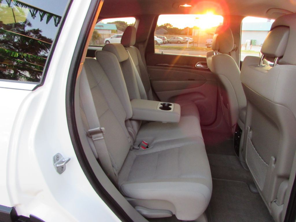 2011 Jeep Grand Cherokee Image 16